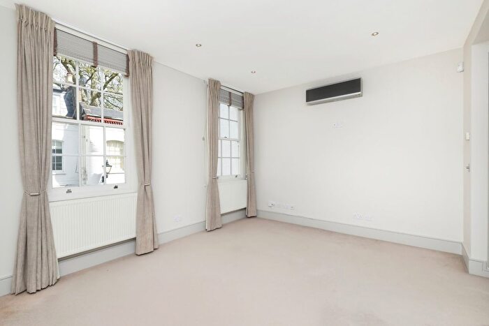 4 Bedroom Mews To Rent In Horbury Mews, London, W11