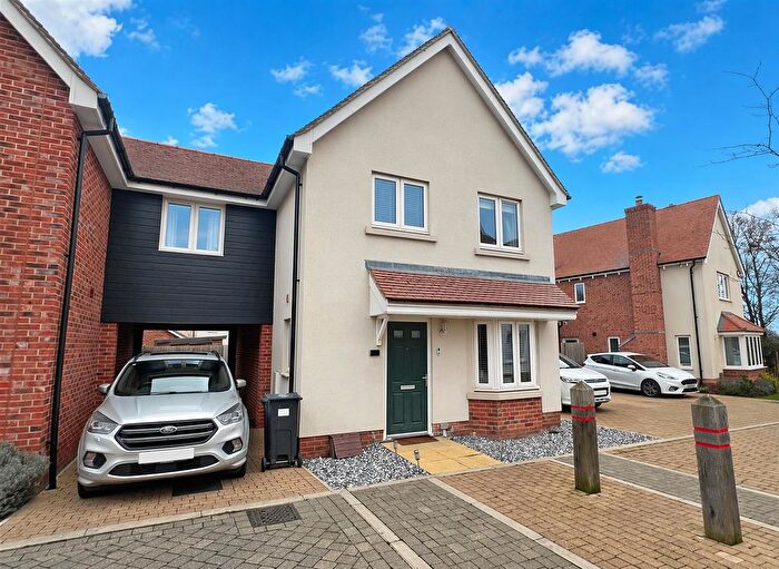 3 Bedroom Link Detached House For Sale In Crab Apple Drive, Notley, Braintree, CM77