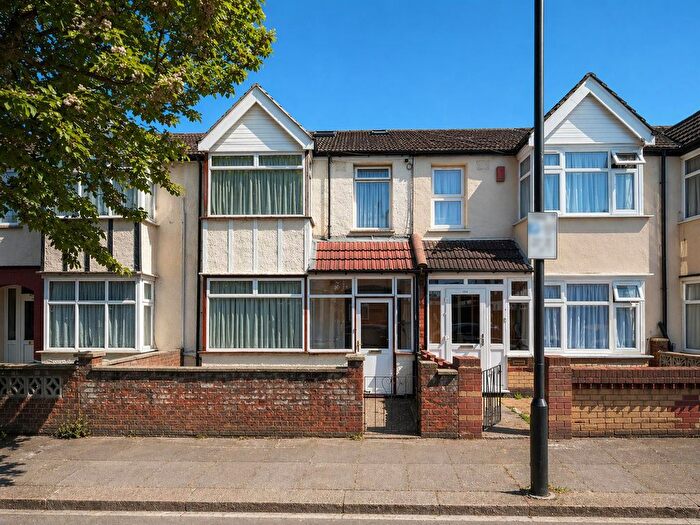 4 Bedroom Terraced House For Sale In Trinity Road, Southall, UB1