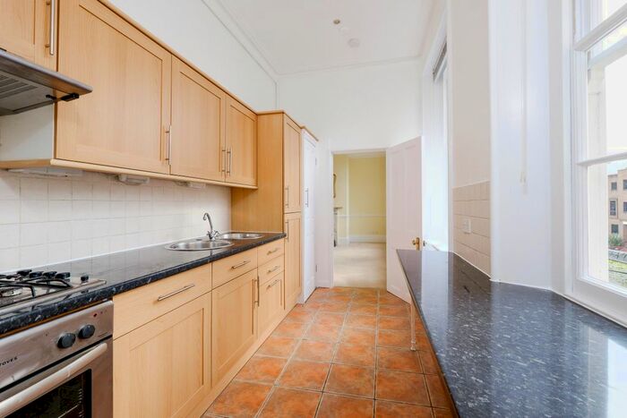 2 Bedroom Flat To Rent In Holbrooke Place, Richmond, TW10