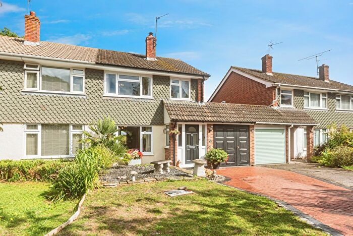 3 Bedroom Semi-Detached House For Sale In Glendale Road, Tadley, Hampshire, RG26