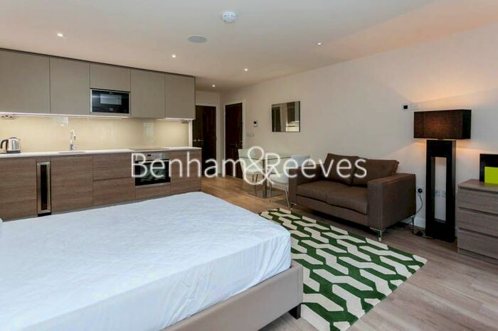 Studio To Rent In Beaufort Square, Colindale, NW9