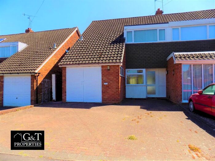 3 Bedroom Semi-Detached House To Rent In Compton Grove, Kingswinford, DY6