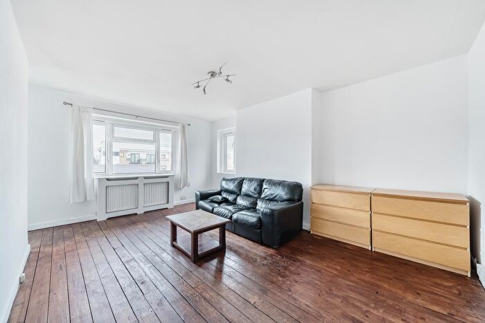 2 Bedroom Flat For Sale In Craven House, Mortlake, SW14