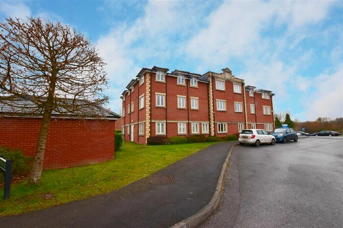 2 Bedroom Flat To Rent In Anderson Court, Redhill, RH1
