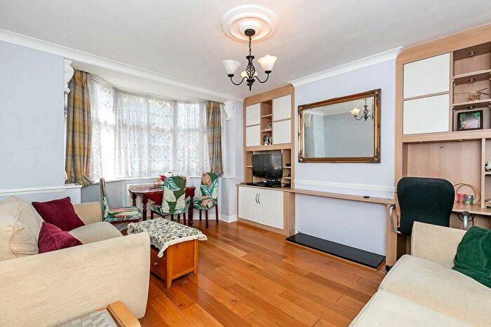 2 Bedroom Apartment For Sale In Addiscombe Road, Croydon, CR0
