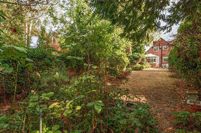 2 Bedroom Detached House For Sale In Cressingham Road, Reading, RG2
