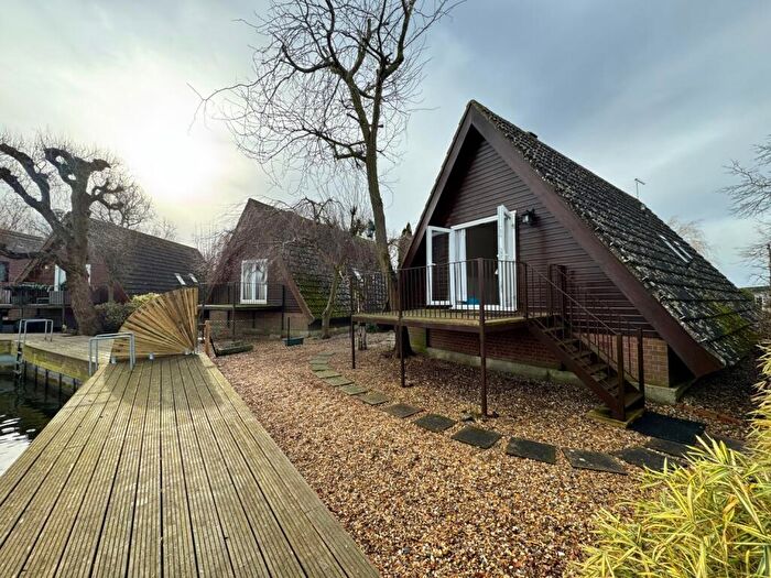 2 Bedroom Lodge To Rent In Lakeside, Isleham Marina, Fen Bank, Isleham, Cambs, CB7