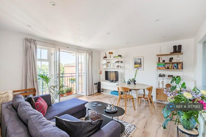 2 Bedroom Flat To Rent In Queensberry Place, London, E12