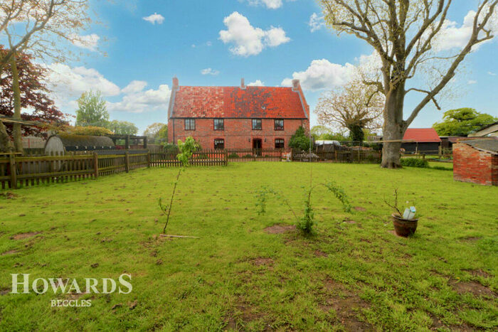 3 Bedroom Country House For Sale In Low Road, Thurlton, NR14