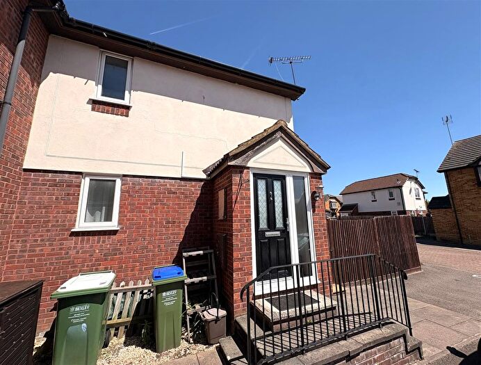 1 Bedroom Maisonette To Rent In Drummond Close, Erith, DA8