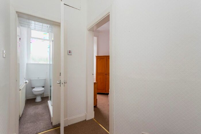 1 Bedroom Flat To Rent In Rossie Place, Abbeyhill, Edinburgh, EH7