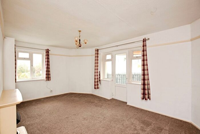 3 Bedroom Flat For Sale In Warbro Road, Torquay, Devon, TQ1