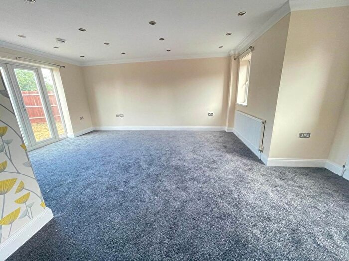 4 Bedroom Terraced House To Rent In North Hyde Lane, Southall, UB2