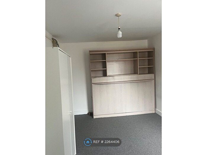 Studio To Rent In Lewin Road, London, SW16