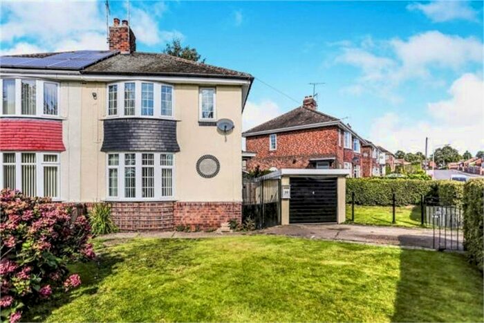 3 Bedroom Semi-Detached House To Rent In Sunfield Avenue, Worksop, Nottinghamshire S81