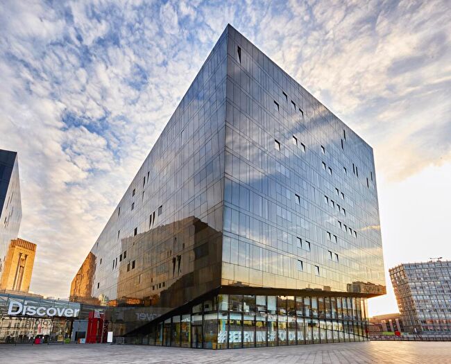 Garage / Parking To Rent In Mann Island, L3