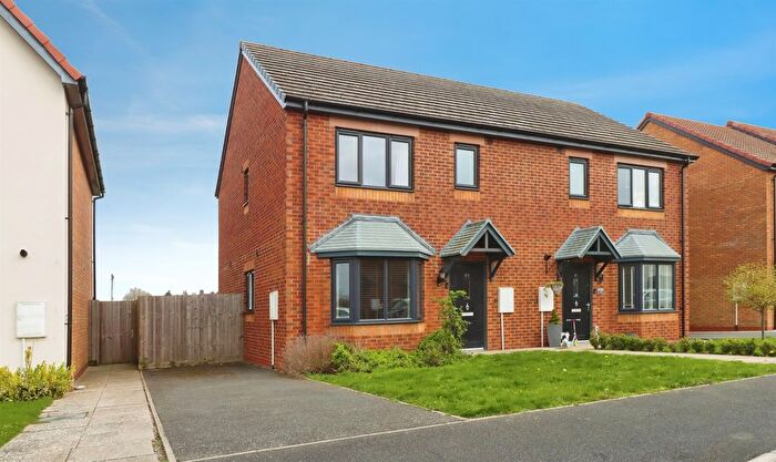3 Bedroom Semi Detached House For Sale In Cheaney Street, Rothwell, Kettering, NN14