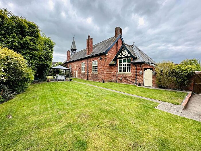 4 Bedroom Bungalow For Sale In High Street, Carlton, Goole, DN14
