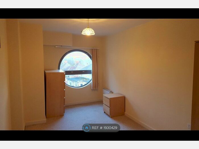 2 Bedroom Flat To Rent In Paramount Spring Gardens, Swindon, SN1