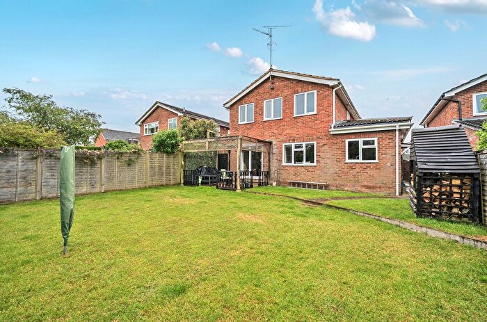 4 Bedroom Detached House For Sale In Laurel Close, North Warnborough, Hook, RG29