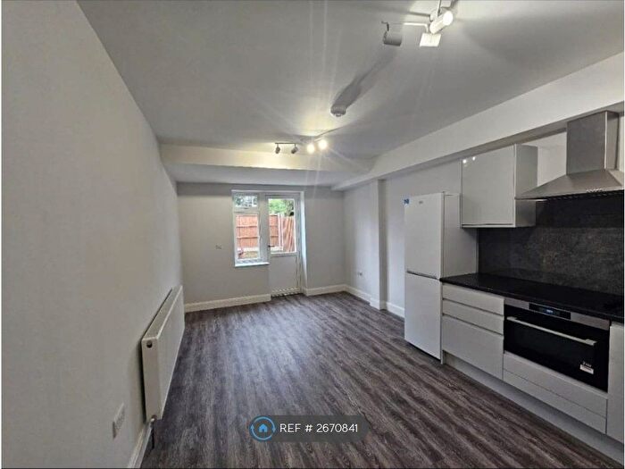 3 Bedroom Flat To Rent In Carlton Avenue, Harrow, HA3