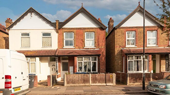 1 Bedroom Flat For Sale In Regina Road, Southall, UB2