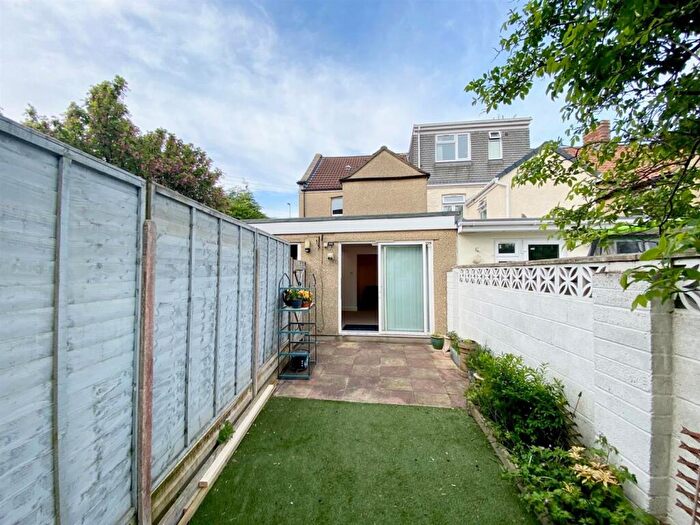 3 Bedroom House To Rent In High Street, Kingswood, Bristol, BS15