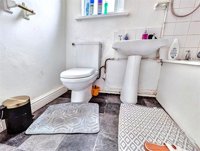 3 Bedroom Terraced House For Sale In Broxtowe Street, Nottingham, NG5
