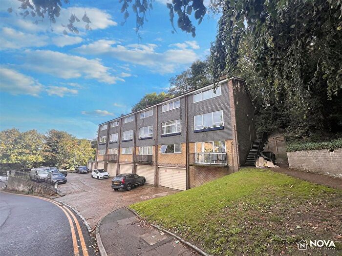 2 Bedroom Flat To Rent In Lawn Gardens, Luton, LU1