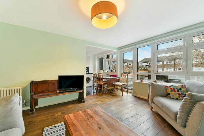 2 Bedroom Flat For Sale In London, W6
