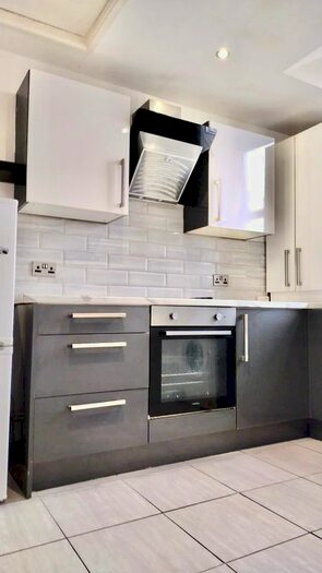 2 Bedroom Flat To Rent In Radnor Place, Liverpool, L6