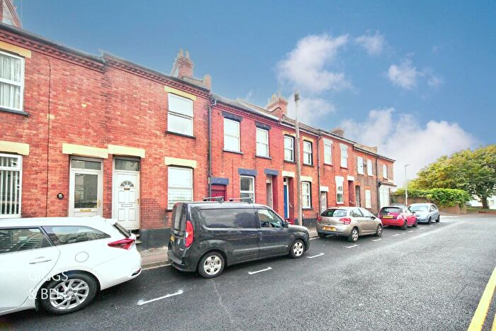 2 Bedroom Terraced House For Sale In Kingsland Road, Luton, Bedfordshire, LU1