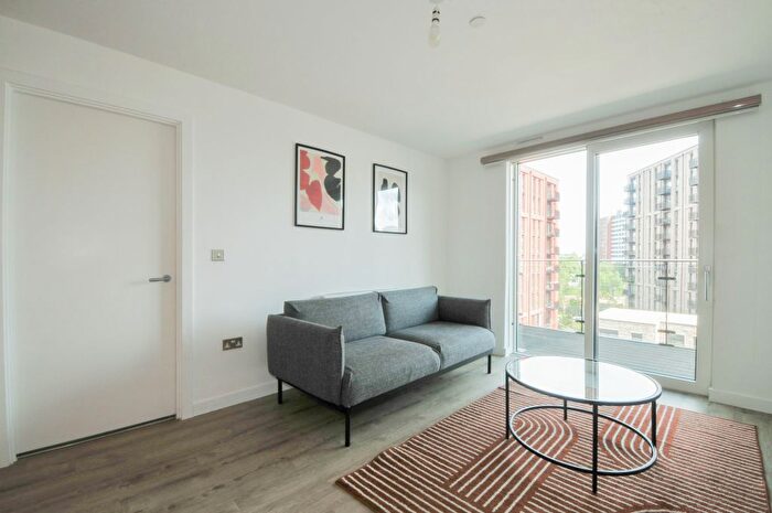 2 Bedroom Flat For Sale In Lockside Lane, Salford, M5