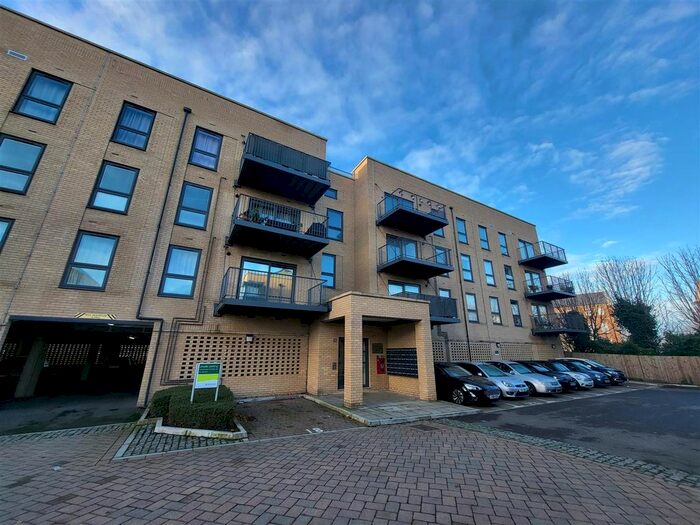 2 Bedroom Flat To Rent In Starboard Crescent, Chatham, ME4