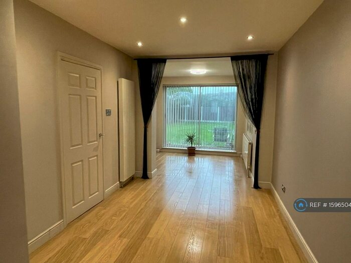 3 Bedroom Semi-Detached House To Rent In Woodgate Drive, Birstall, Leicester, LE4