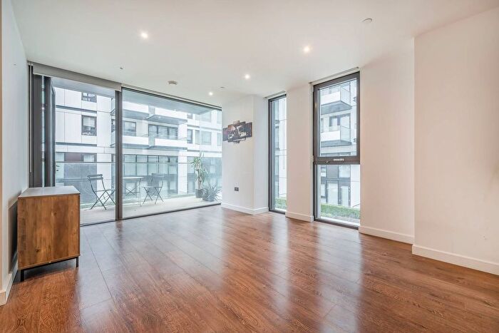 2 Bedroom Flat To Rent In Barge Walk, North Greenwich, London, SE10