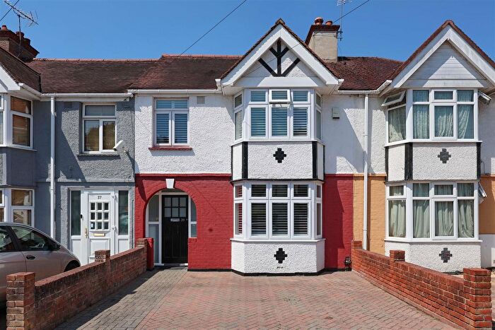 3 Bedroom Terraced House For Sale In Parkfield Avenue, Hillingdon, UB10