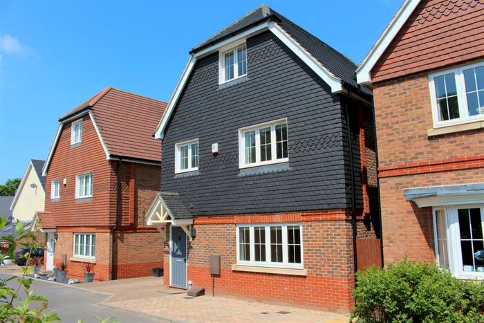 5 Bedroom Detached House To Rent In Ash Close, Banstead, SM7