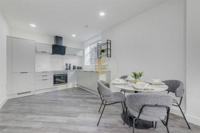 2 Bedroom Flat To Rent In Ashford Road, Cricklewood, London, NW2