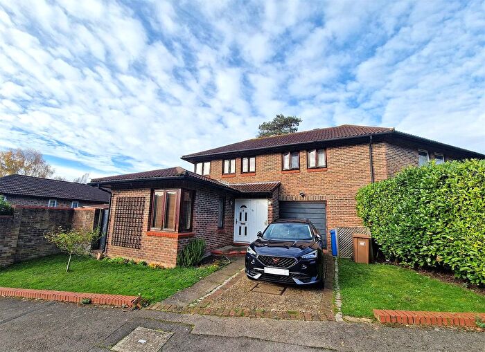3 Bedroom End Of Terrace House To Rent In Worlds End Hill, Bracknell, Berkshire, RG12