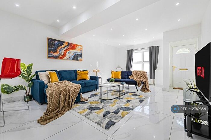 3 Bedroom Terraced House To Rent In Albert Street, Windsor, SL4