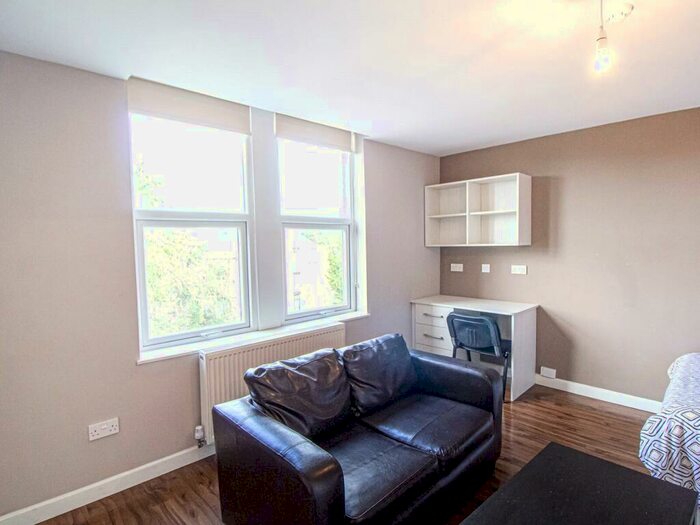 Studio To Rent In Belle Vue Road, Leeds, West Yorkshire, LS3