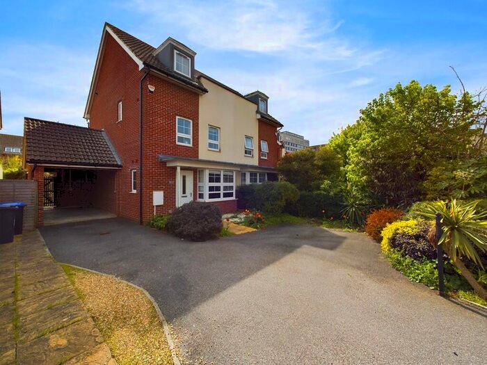 4 Bedroom Semi-Detached House To Rent In Bolsover Road, Worthing, BN13