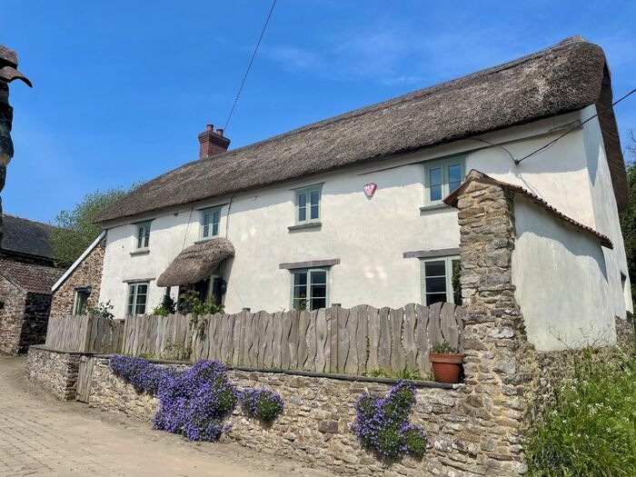 4 Bedroom Detached House To Rent In Tennacott Farm, Tawstock, EX31