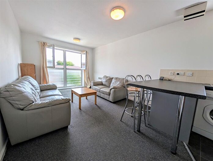 2 Bedroom Flat To Rent In The Sidings, Crown Street, L7