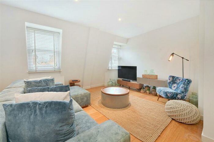 2 Bedroom Apartment To Rent In Fulham Road, Chelsea, London, SW10