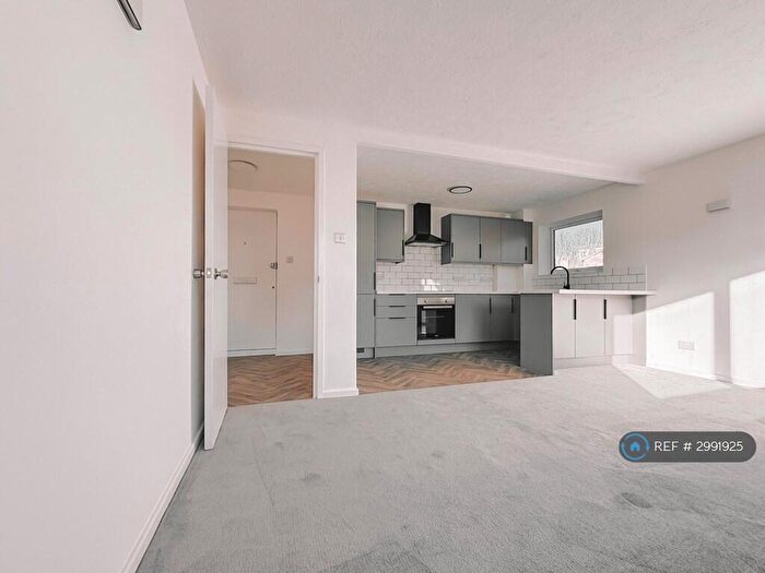 1 Bedroom Flat To Rent In Welham Court, North Mymms, Hatfield, AL9