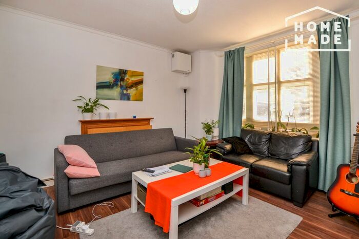 3 Bedroom Flat To Rent In Fairfield Drive, Wandsworth, SW18