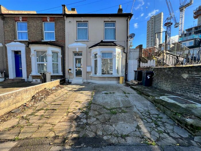 1 Bedroom Flat To Rent In Westwood Road, Seven Kings, Ilford, IG3